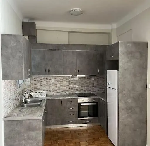 Beautiful 2-Bedroom Apartment Close To Metro