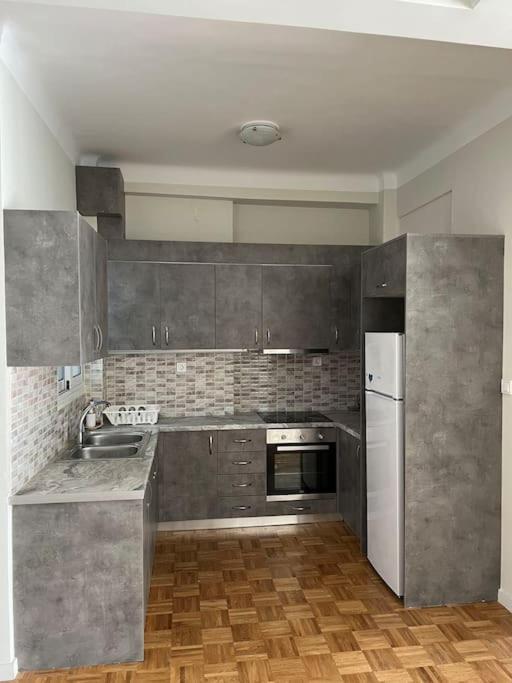 Apartament Beautiful 2-bedroom Close To Metro Ateny